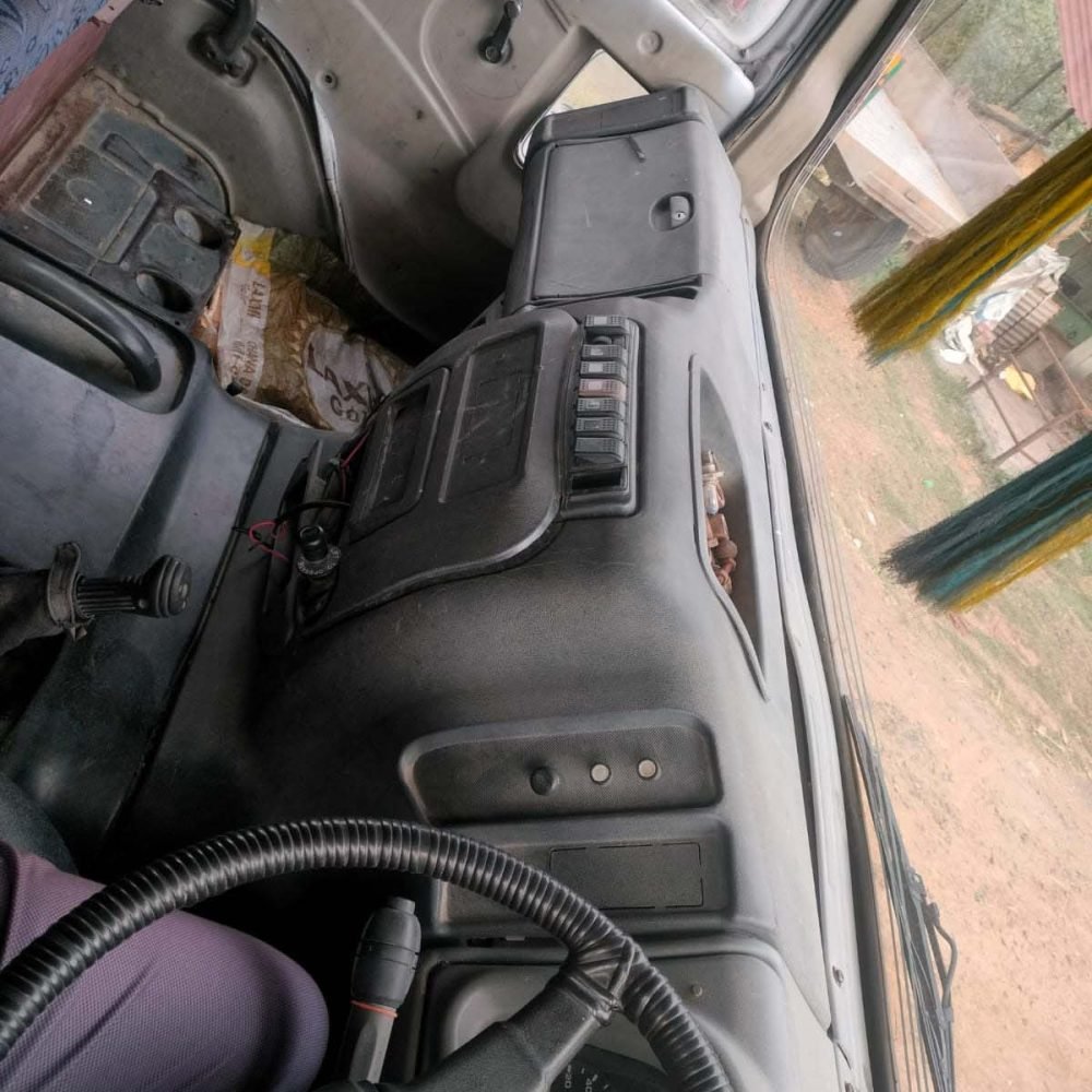 12-wheel-ashokleyland-2014-model-U3123-tipper-for-sale-17